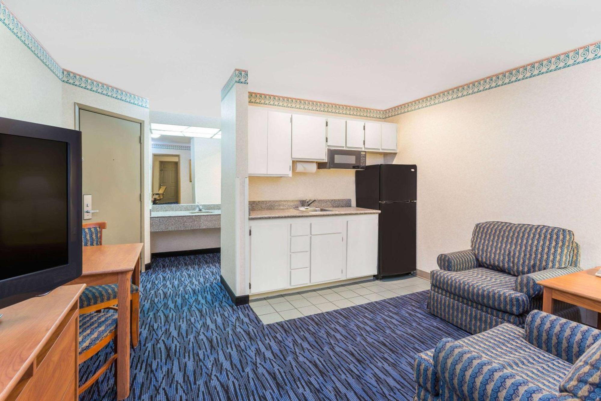 Ramada By Wyndham Kent Seattle Area Hotel Eksteriør billede