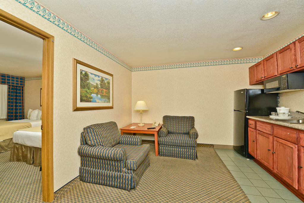 Ramada By Wyndham Kent Seattle Area Hotel Eksteriør billede